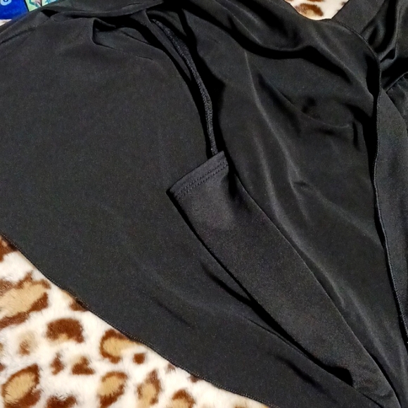 Candies Silky Black Open Back Ruffled Short Sleeve Blouse Sz M - Picture 10 of 16